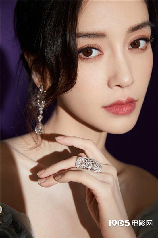 穗禾|Angelababy杨颖漫影写真曝光 繁花落影似仙女