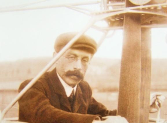 于时为伴 珠穆朗玛峰才8848米，怎么没人坐能飞万米高空的直升机登顶珠峰？