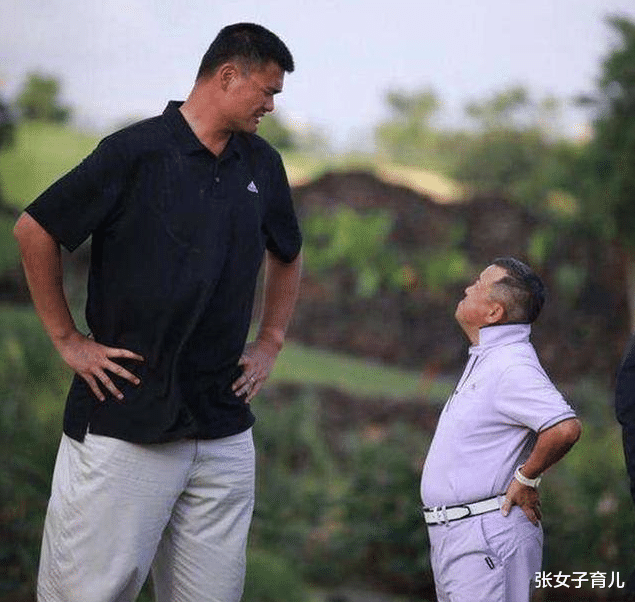 张女子育儿|爸爸身高185，15岁儿子却止步于158，不要忽视这些身高发育误区