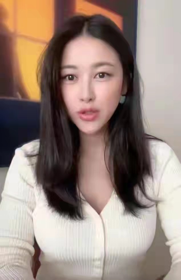 时尚风行派 名媛朱珠真是精致到头发丝！久违露面穿修身毛衣，发胖后更有风情
