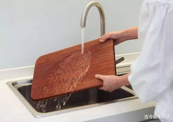 医生|一家六口相继患肝癌离世,医生:厨房这4样东西是“罪魁祸首”,抓紧处理掉