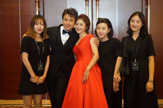 沈腾|沈腾妻子王琦账号评论区沦陷，贾玲高情商互动为沈腾马丽避嫌