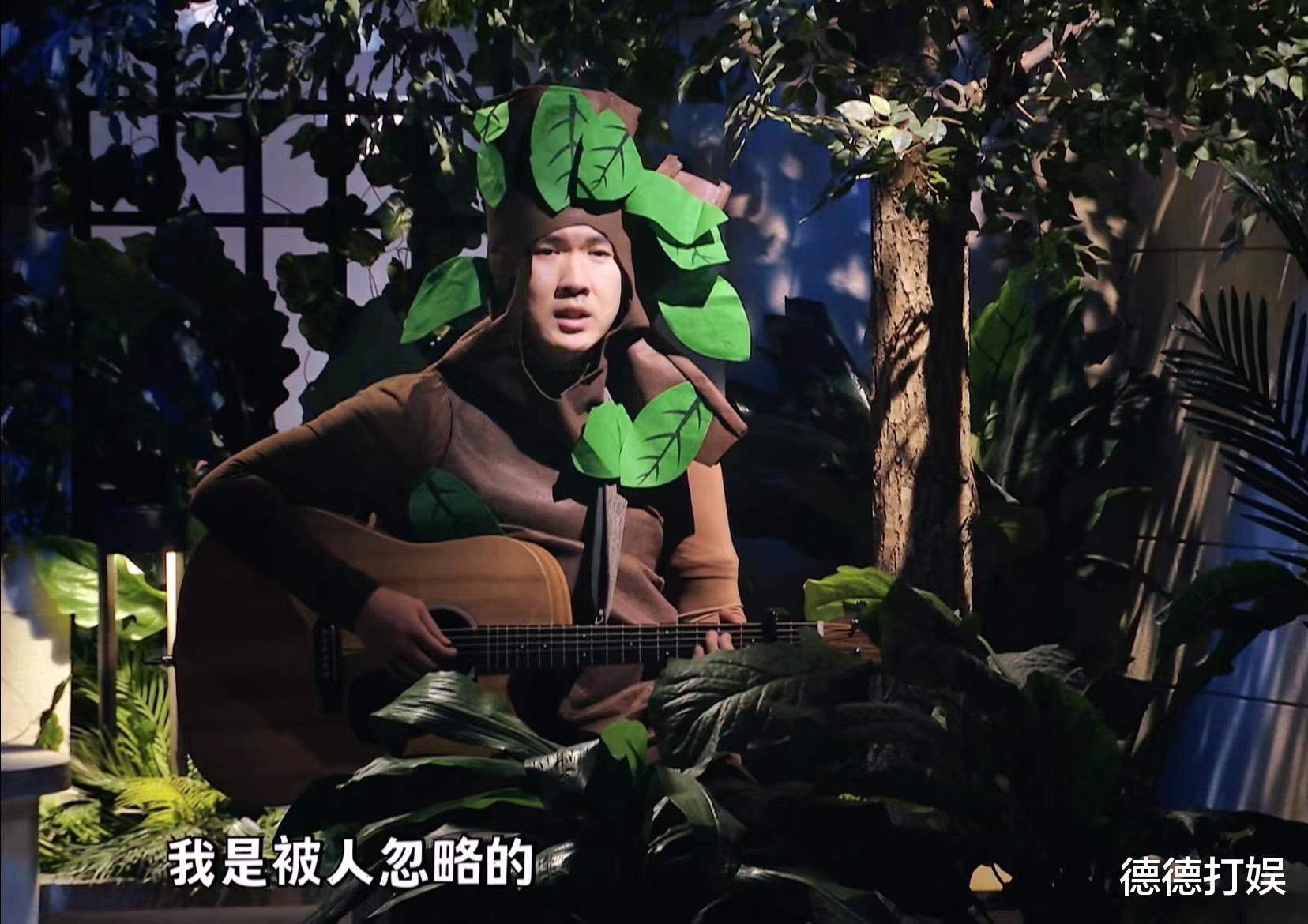 黄渤|黄渤献唱才是一年一度喜剧大赛亮点，青春环游记才是名副其实的喜剧