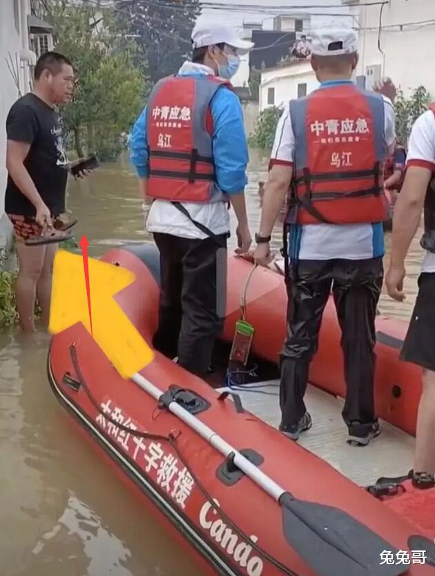 王一博|王一博到河南救援被质疑作秀、摆拍、网友晒不同角度照片还原现场