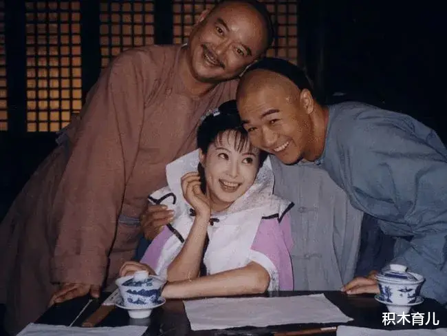 积木育儿|曾搭档张国立红遍全国，三度离婚，如今常去农村和医院：她怎么变成这样？