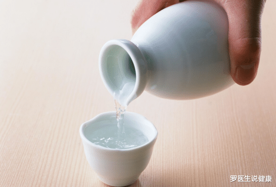 罗医生说健康|58岁保安大叔,脂肪肝恶化,医生叹息:上了岁数怎能如此“放纵”