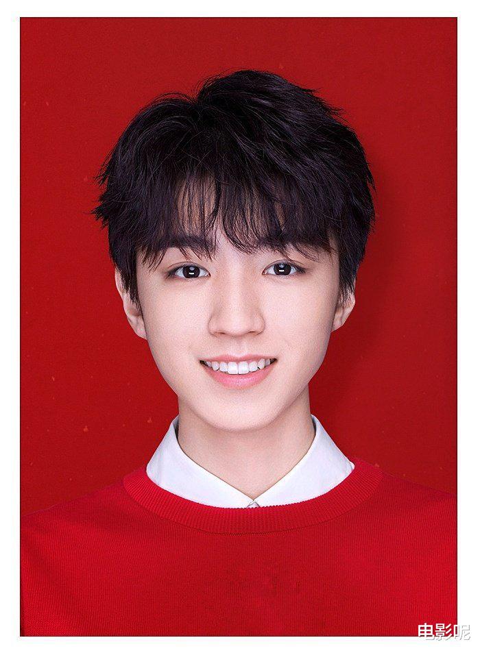 王俊凯|王俊凯反被素人告了！这位女生还晒出了自己和小凯的短信聊天记录