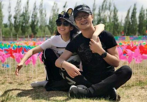 花影爱花 章子怡沙滩脱掉自己泳衣与富豪热吻,和导演深夜讨论剧本