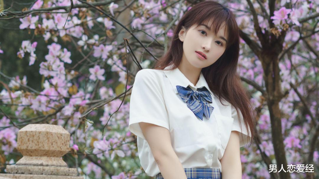 男人恋爱经 女人11种肢体语言 暴露了她内心最真实的想法