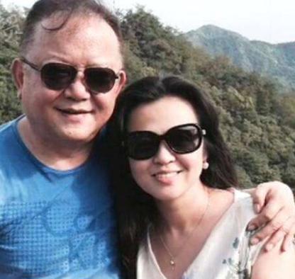 王刚|王刚：60岁老来得子，却因砸错古董索赔2亿，如今的他过得怎么样