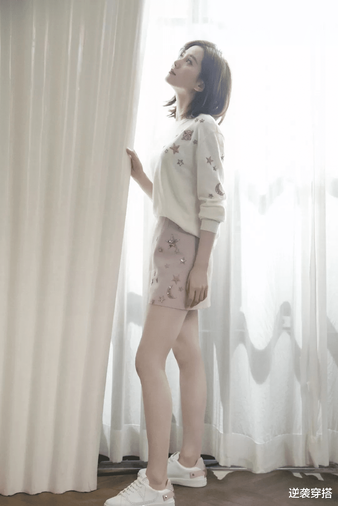 刘诗诗|刘诗诗把“星空裙”带火了，抹胸设计衬托出白皙肌肤，优雅又高级