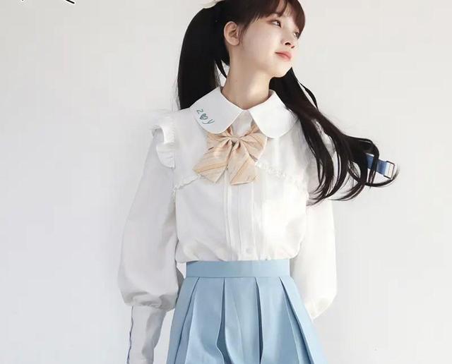 李菲儿|《伪装学渣》漫画出衍生服饰了，一共四套JK，很适合学生党