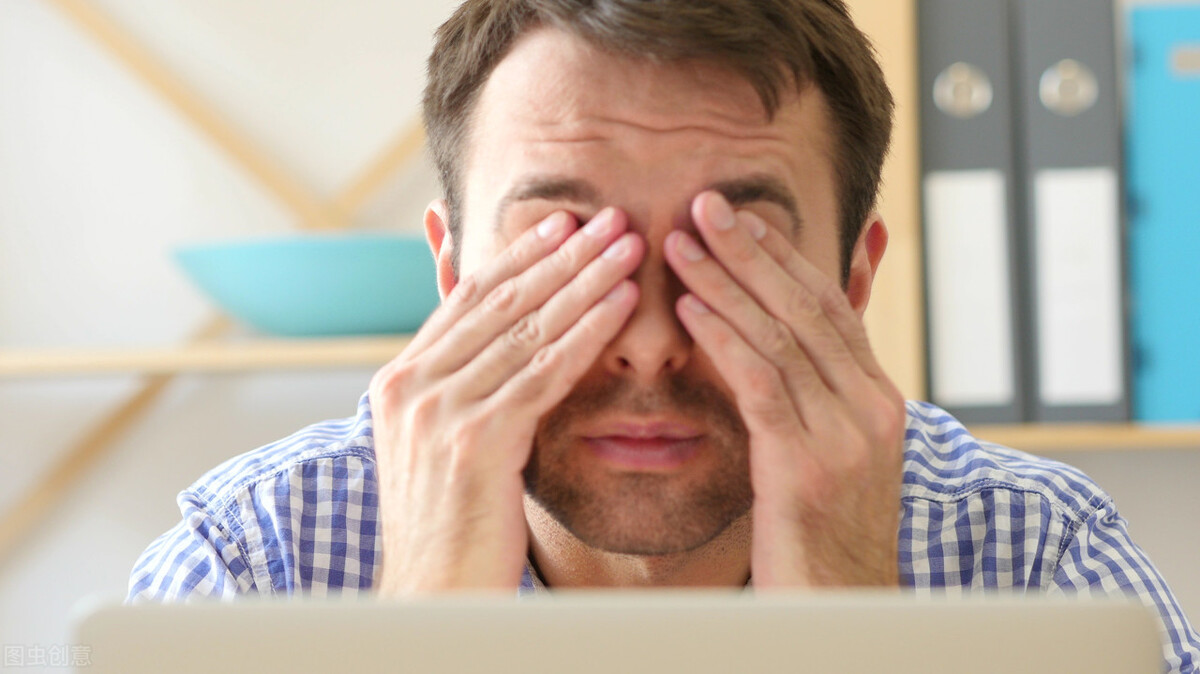 药师芸朵妈妈 长时间看手机、电脑，刷短视频，出现眼睛干燥？不妨试试这些措施