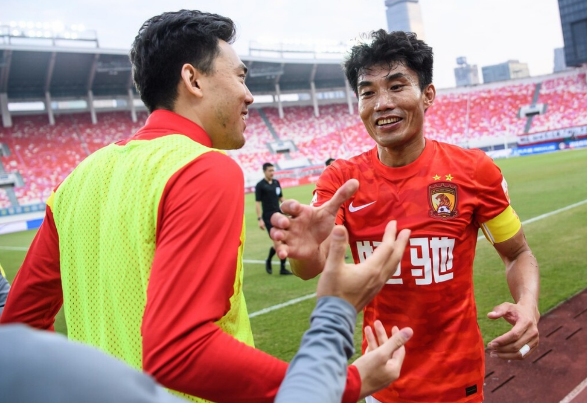 郑智|佩服！一场2-0让41岁郑智刷新历史纪录，得到全场最高分