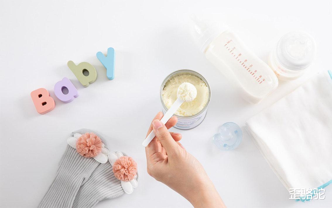 歪骆驼|宝宝便秘、消化不良？冲奶粉有讲究，6招冲好奶粉