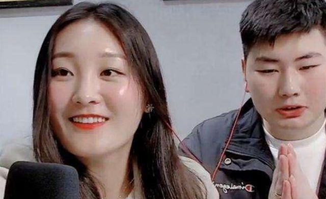 胡歌|陈亚男换搭档直播带货，朱单伟独坐后排C位，因为一句话直接翻车