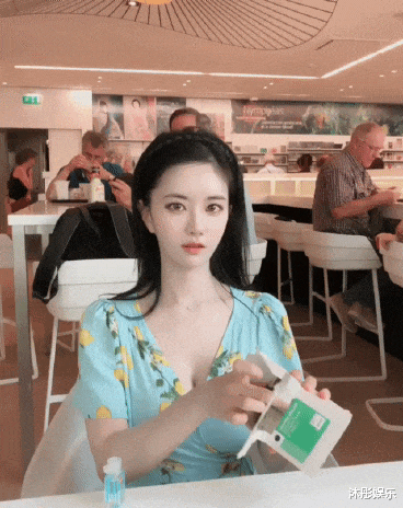 芜湖|“搬进刚租来的新房，打扫卫生不小心发现的，我该不该告诉房东呢”哈哈哈！