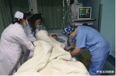 痔疮|42岁男子，深夜心梗离世，医生叹息：2件事做太多，心脏怎能承受