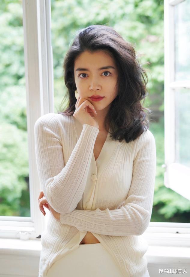 峨眉山周美人|被“三木母女”的早秋穿搭惊艳了，时尚有气质，每套都透露出优雅