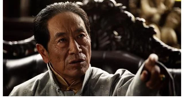 王奎荣|36岁女星嫁73岁老戏骨，生下二子，自己浓妆艳抹，丈夫满脸沧桑