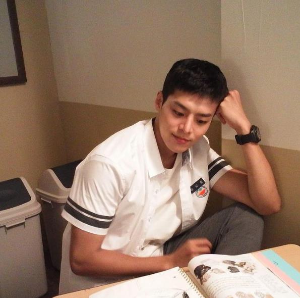 成人练习生|韩剧《成人练习生》狗血又甜欲的剧情莫名上头，小狼狗竹马的暗恋