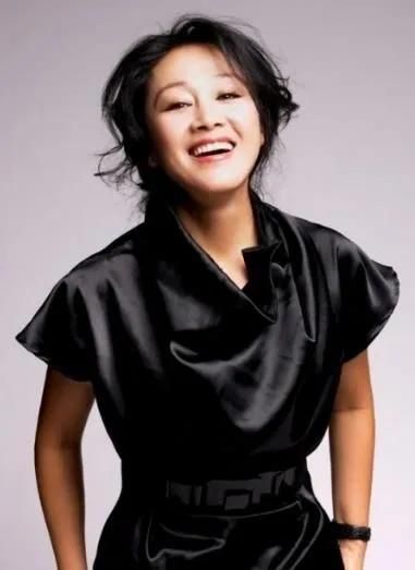 王姬|王姬：28岁嫁初恋，恩爱三十年生两子，幸福背后有心酸和悔恨