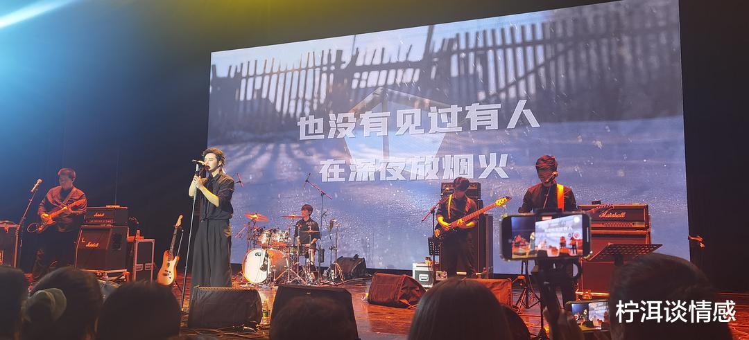 柠洱谈情感 《漠河舞厅》爆火，20多亿播放量的背后是一群人的孤独