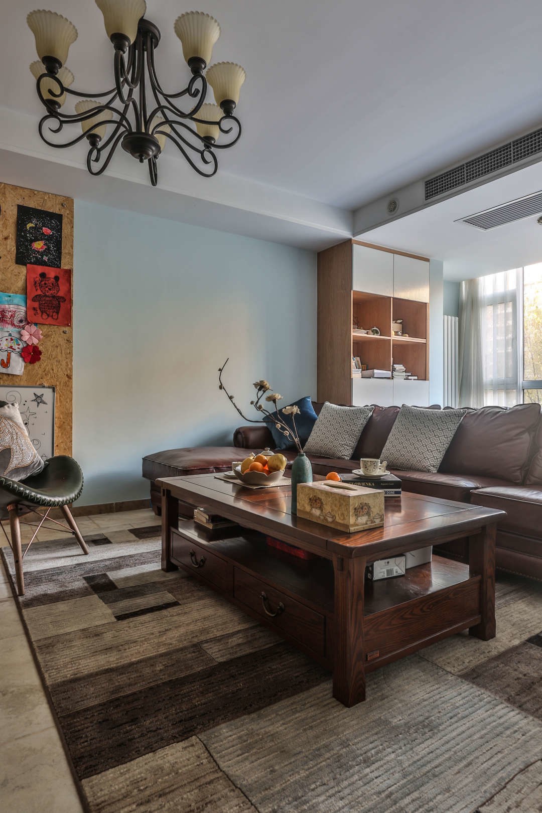 深木色为主的空间,兼容独特的美式风格,打造不一样的家