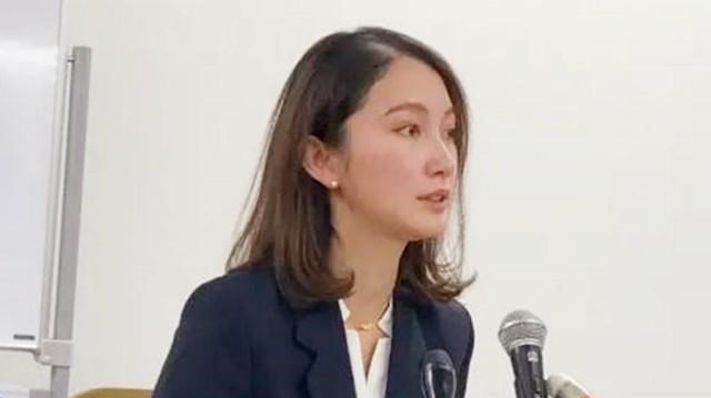 产假|被安倍好友侵犯，勇敢发声反遭羞辱，26岁女孩改变法律获赔330万