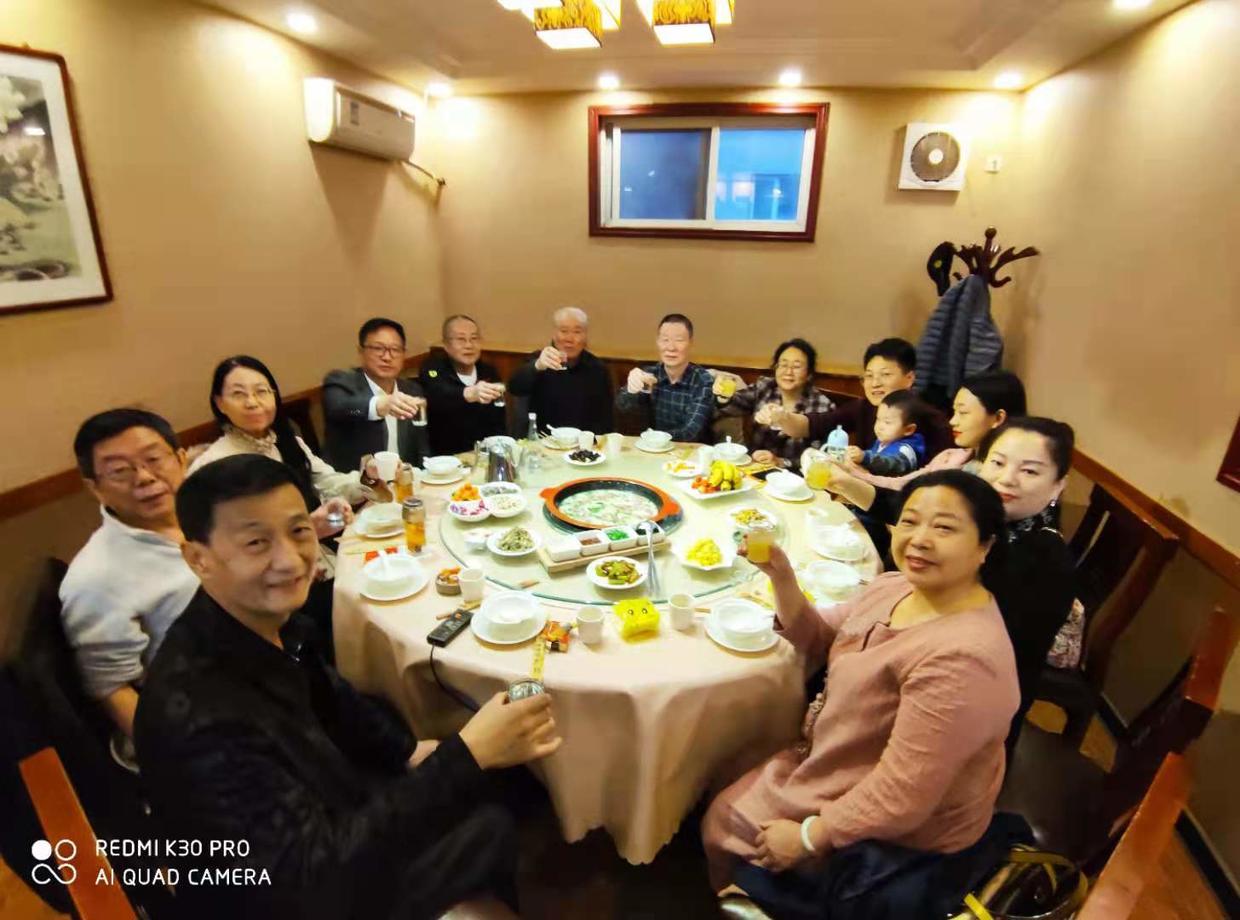 新媒体联 钟鼎人家添丁金兰兄弟升级 宾朋道贺