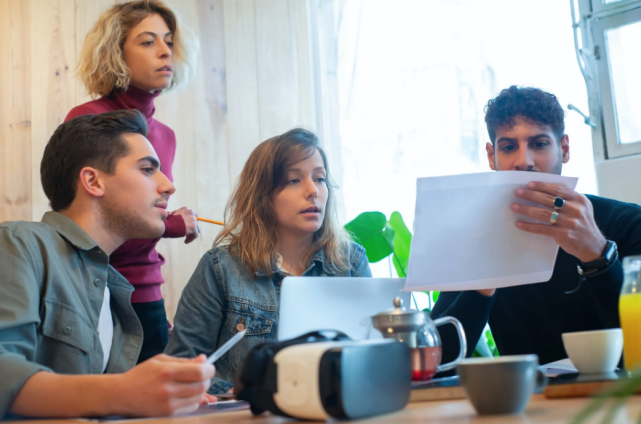 职场故事|人到中年,在这三个阶段乱发脾气会被领导厌恶,还会被列入裁员名单
