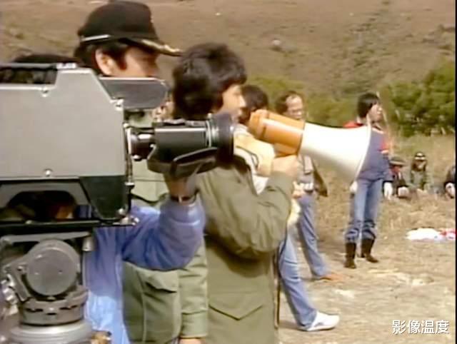 射雕英雄传|83版射雕拍摄片场高清50图：郭靖戴眼镜拿话筒搞怪，翁美玲冻得发抖