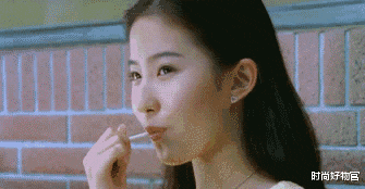 何超仪|赌王44岁女儿何超仪像外国人？皮肤白皙似18，有钱保养肌肤逆生长