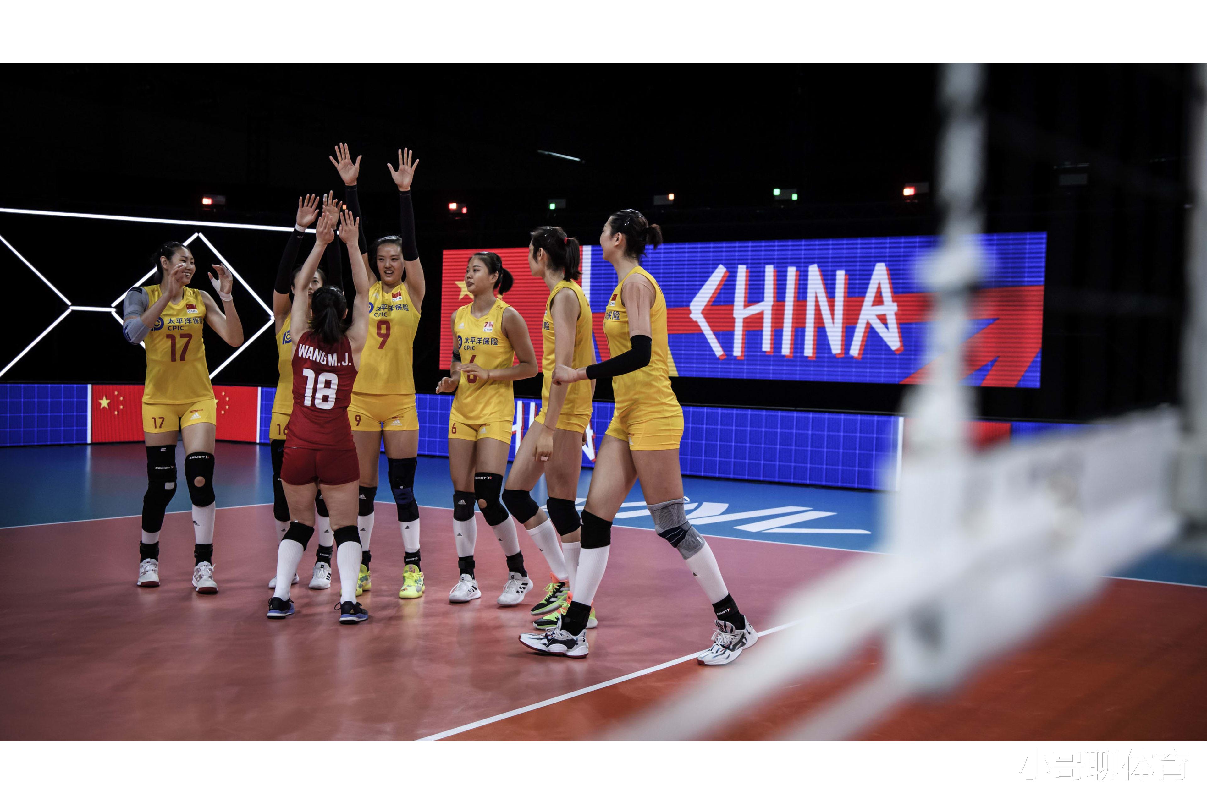 美国队|基拉里耍心机，郎导不给留面子，中国女排3-0横扫美国，打崩对手