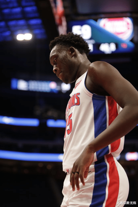 马刺队|得分缩水37%+三分24%！马刺追求两年！可惜了，你本该接班小卡啊