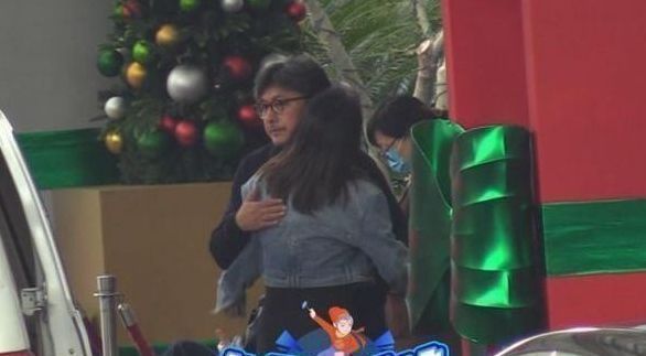 王诗龄|李湘离婚后首次晒女儿，王诗龄模样大变气质提升，下巴尖到不自然