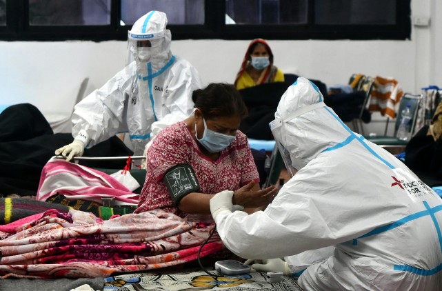 睹图 印度女子看护患新冠丈夫时遭医护人员骚扰，如今丈夫离世她更可怜