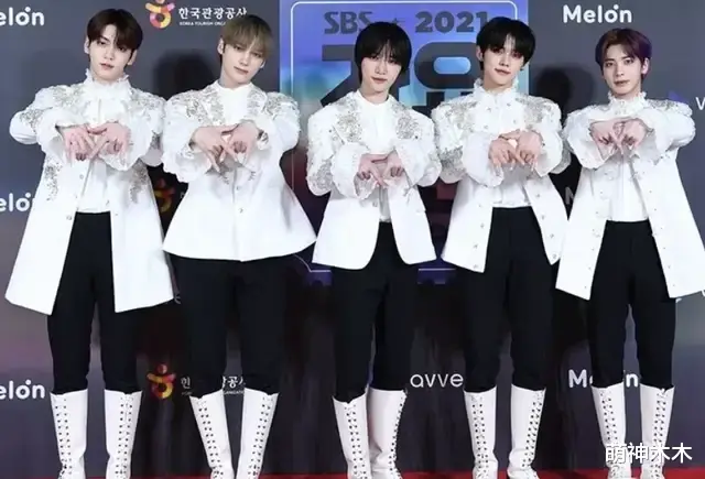 韩国娱乐|年末舞台扯下韩娱遮羞布,颜值低、实力差还抄袭,韩国爱豆不行了