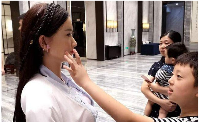 横店|横店“高仿真人”到底有多逼真？价格不菲，非特定场合都不舍得用