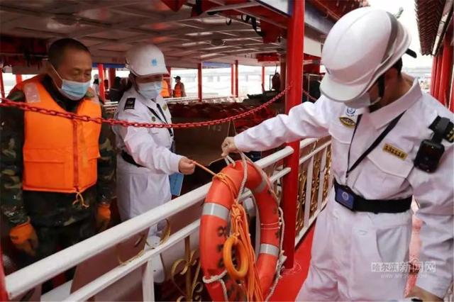 哈尔滨新闻网 江上客运货运船舶启动安全检查丨合格后由海事部门下发适航许可