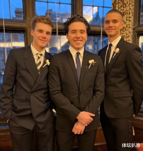 维多利亚|贝克汉姆晒全家福！维多利亚身材傲人，3个儿子帅气，小七长胖了