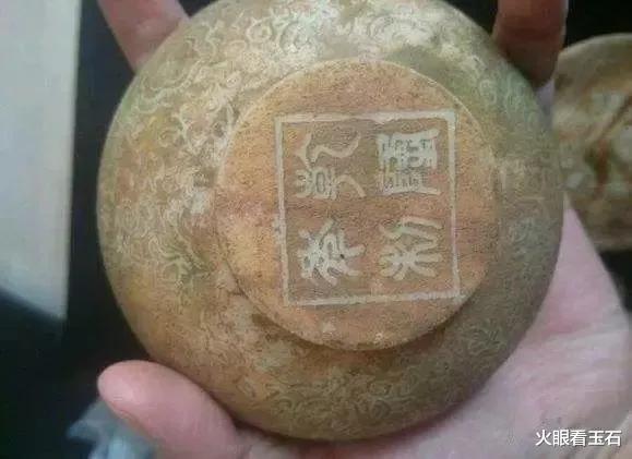 |乾隆年间的玉碗，古玩商十元都不收，拍卖公司估价300万