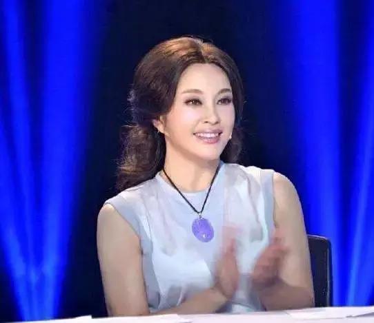 翡翠|为什么说紫罗兰“见光死”？连千万收藏级翡翠也难逃一劫?