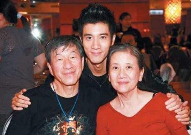 王力宏|王力宏官宣离婚，走过8年婚姻，留下两女一子，6亿资产待分割