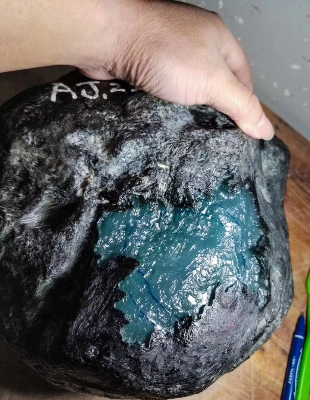 翡翠|歌曰：“皮壳状，裂绺像，判断质地和取样”