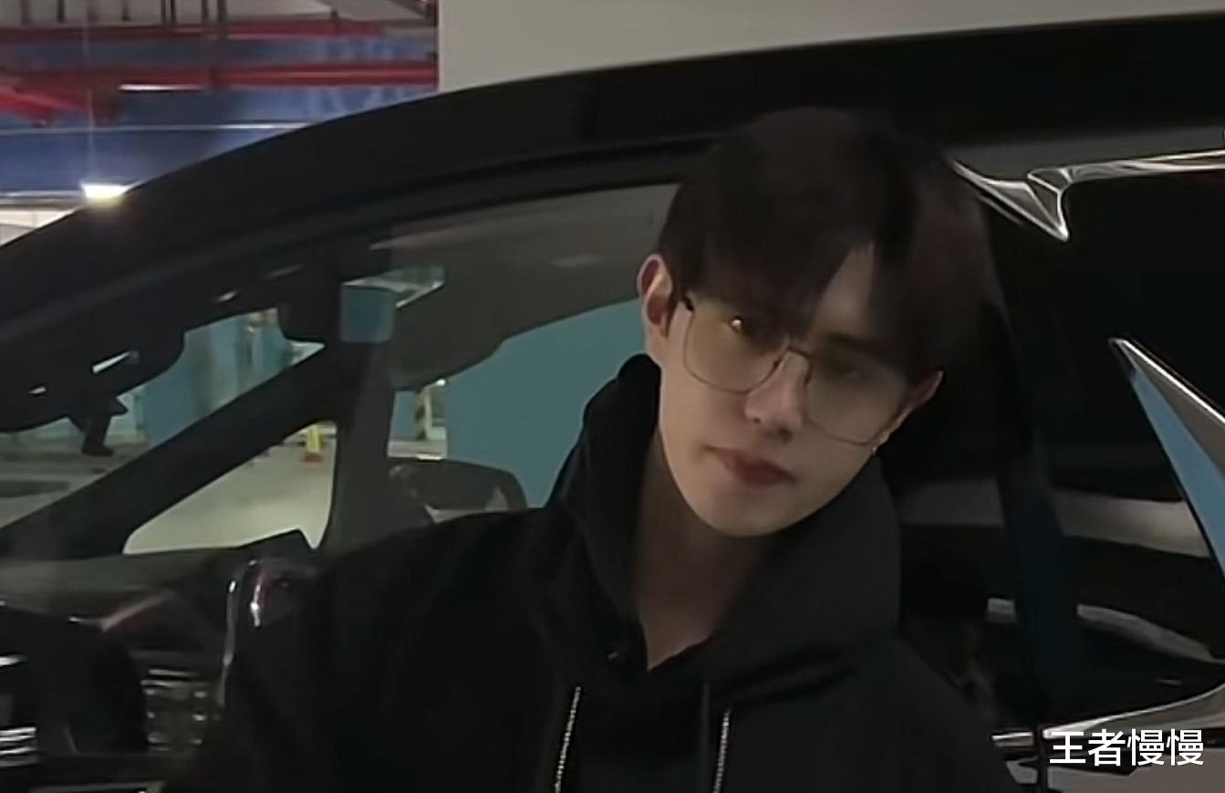 童锦程|身高168被弹幕调侃，童锦程回击：去个超市，都有妹妹要联系方式