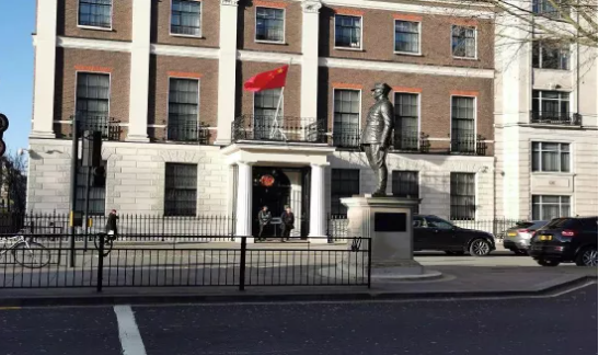 育儿常识大百科|断交！关闭伦敦大使馆，遣返外交人员，让英国知道厉害！