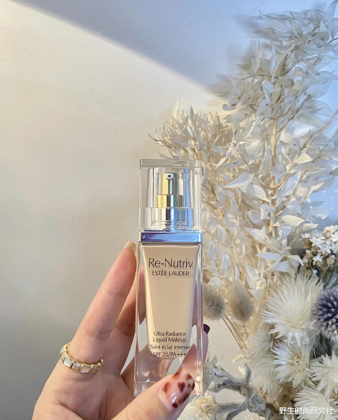 野生时尚颜究社 建议干皮女生，秋冬粉底液选这4款，粉质细腻还自带光泽感