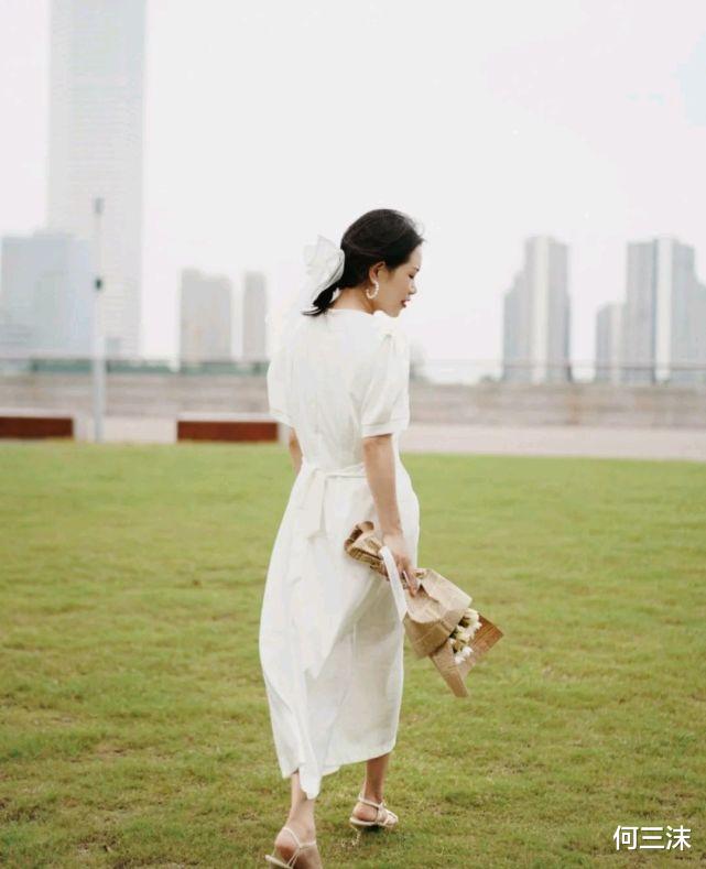何三沫|上班族该怎么穿衣搭配？简约干练的穿搭，既有气场又有魅力