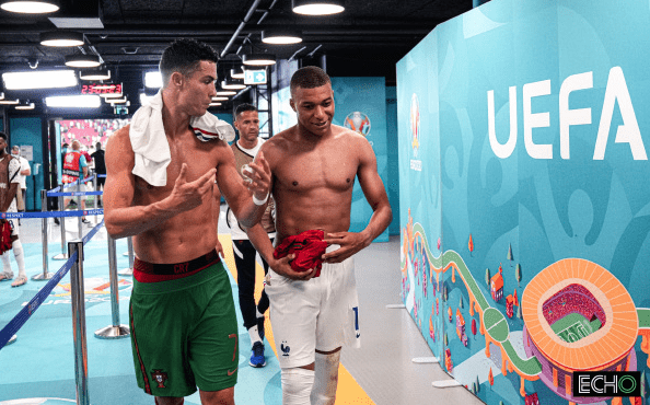 C罗|又见偶像！姆巴佩赛后追着C罗换球衣，露出膜拜眼神，满屏肌肉